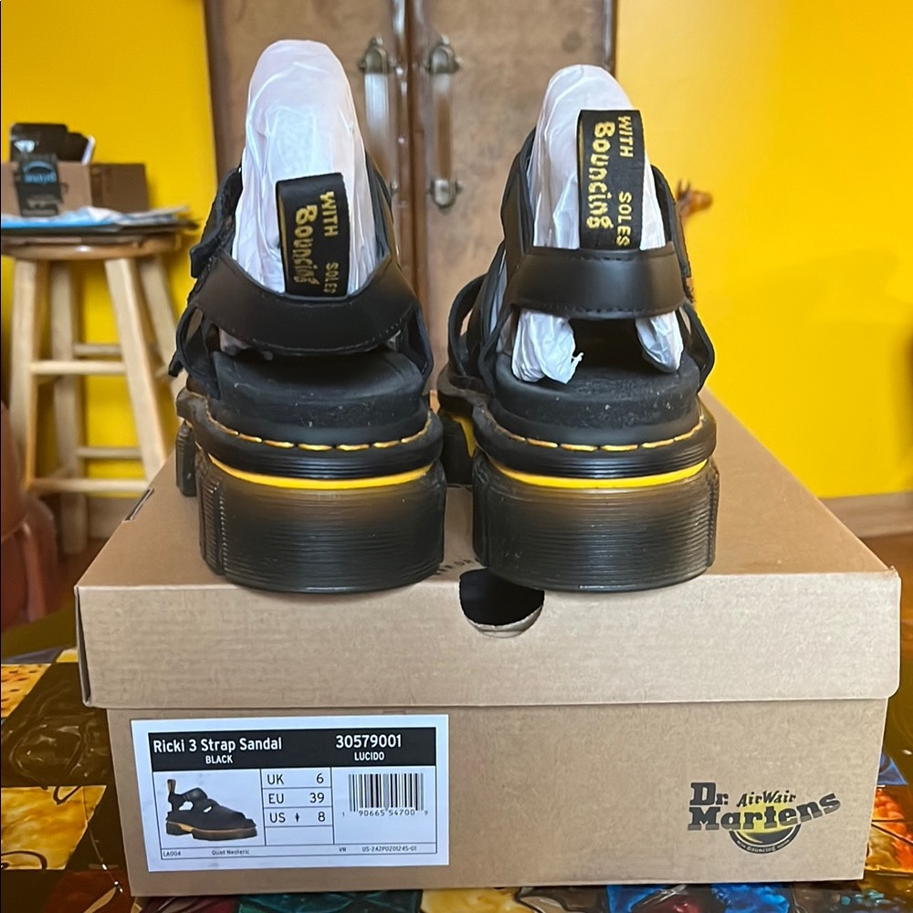 Dr. Martens Black Sandals with Iconic Design - Picture 5 of 9